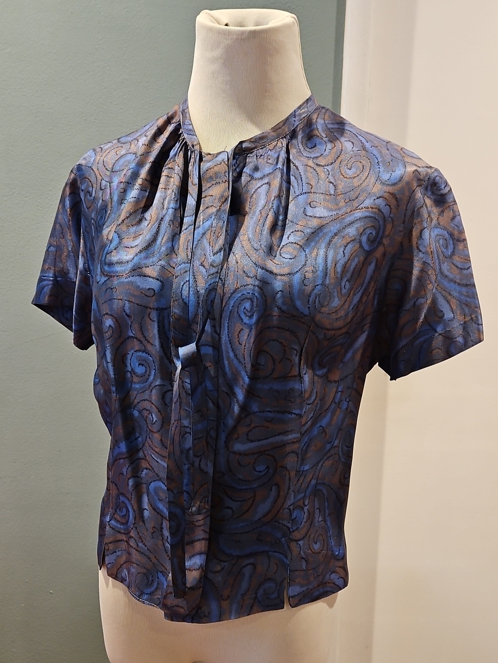 Vintage Silk Blue Patterned Short-Sleeve Blouse 0270